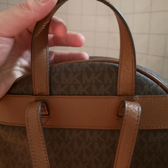 NWT Michael Kors Abbey Backpack Brown Signature - Picture 2 of 5